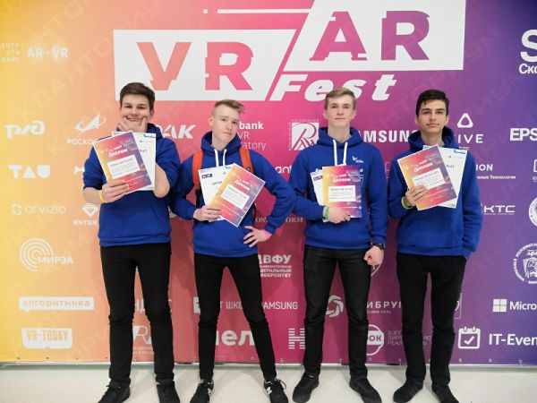 Новгородские кванторианцы успешно выступили на Всероссийском VR-хакатоне в Москве
