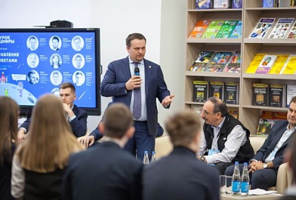 В школе № 36 в Великом Новгороде открылся третий этап образовательного проекта «Урок цифры».