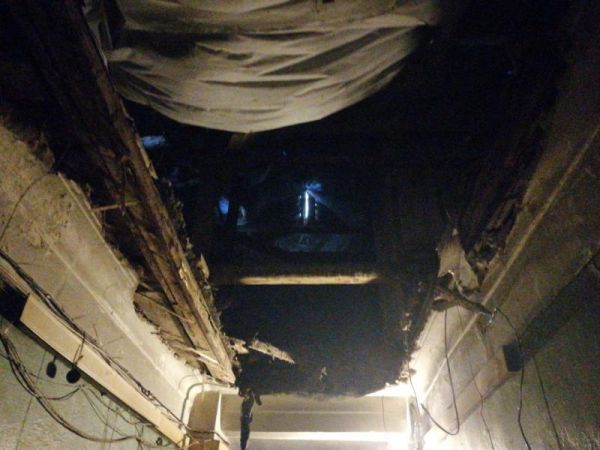 Как рассказали в пресс-службе администрации Великого Новгорода, сейчас необходимо укрепить потолки соседних помещений, чтобы предотвратить возможное обрушение.