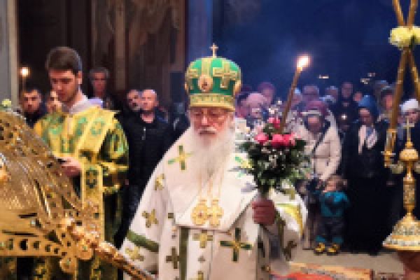В канун праздника Входа Господня в Иерусалим, митрополит Новгородский и Старорусский Лев совершил всенощное бдение в Софийском соборе.