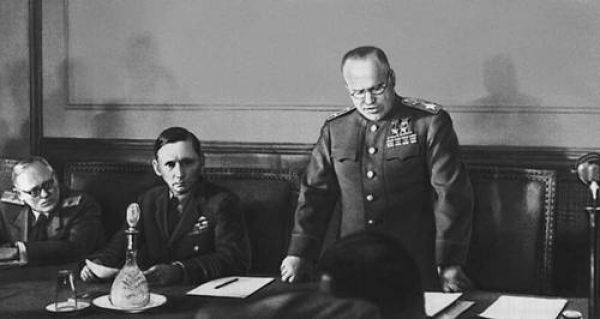 Подписание окончательного Акта о безоговорочной капитуляции Германии прошло под председательством Георгия Жукова.