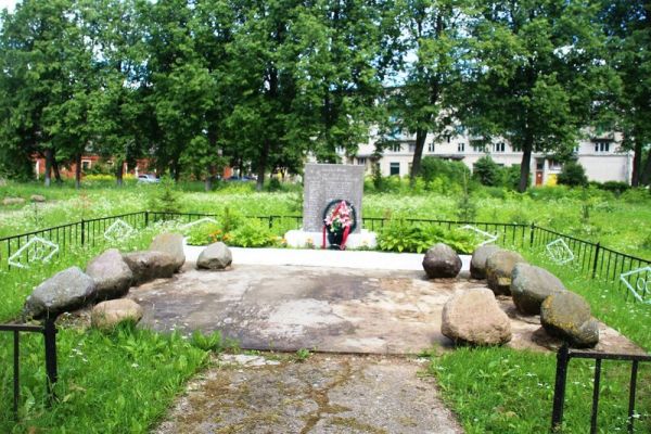 В селе Мевведь находится памятник японским военнопленным.