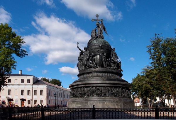 Торжественное открытие акции «Ночь музеев» в Великом Новгороде пройдет в кремле в 21.00 у памятника «Тысячелетие России».