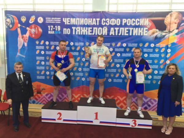 Воспитанник тренера Александра Максимова СШОР №1 Федор Петров показал лучший результат в весовой категории 109 кг.