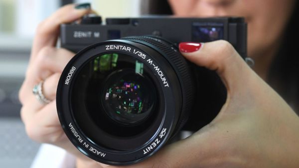 О возобновлении производства знаменитых советских фотоаппаратов стало известно осенью 2018 года.