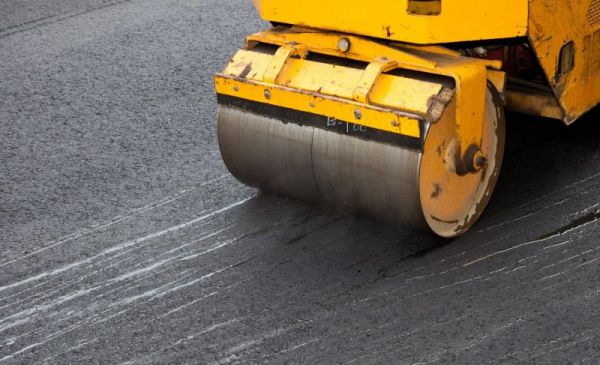 На проведение дорожных работ в городе в рамках федерального приоритетного проекта «Безопасные и качественные дороги» будет направлено 450 млн рублей.