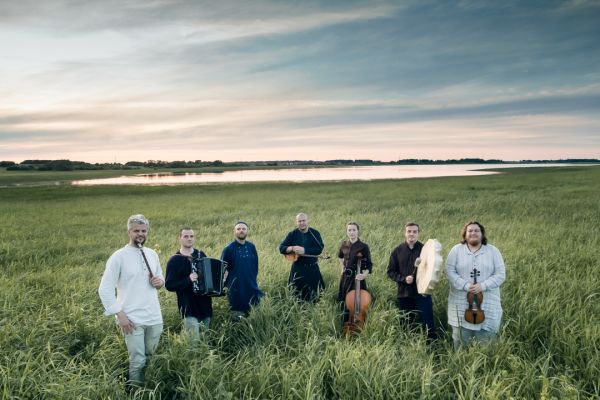 Группа Сойма из Великого Новгорода играет песни Великих степи, тайги и тундры.