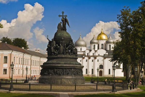 Экскурсия по Кремлю будет начинаться у памятника «Тысячелетие России».