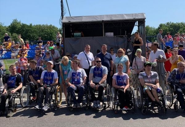 Первый благотворительный «Пробег доброты» прошел в Великом Новгороде 9 июня. В акции приняли участие почти 700 человек.