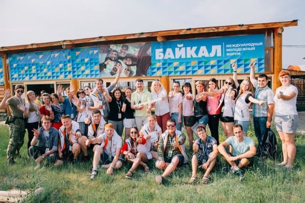 Образовательная площадка на побережье Байкала в Иркутской области собрала более 550 лидеров молодежи из 20 стран мира
