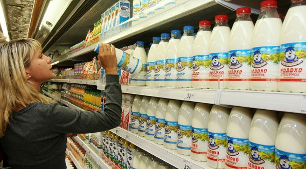 На полках магазинов молочные продукты без заменителей молочного жира выложат отдельно от другой продукции и подпишут.