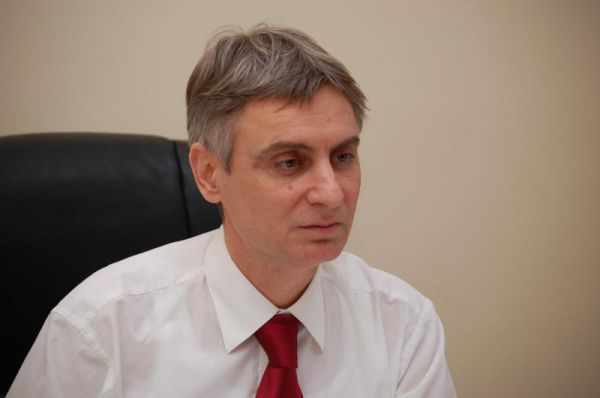 Сергей Фабричный возглавляет региональное отделение «Ассоциации юристов России», является доктором юридических наук.