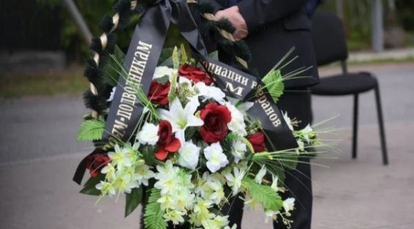 Подводников похоронили на Серафимовском кладбище в Санкт-Петербурге.