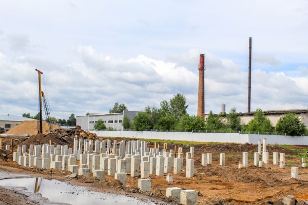 Завершается забивка свай под пеллетный завод Пестовского лесопромышленного комплекса