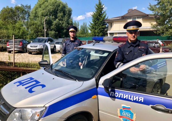 Новгородка обратилась  в ГИБДД с просьбой отблагодарить полицейских