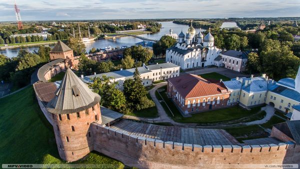 Новгородский Кремль (Детинец) – один из древнейших памятников военно-оборонительного зодчества России XV-XVII веков