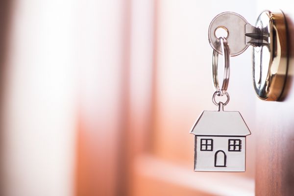 Подать документы дистанционно на регистрацию перехода права собственности теперь нельзя без разрешения владельца недвижимости.