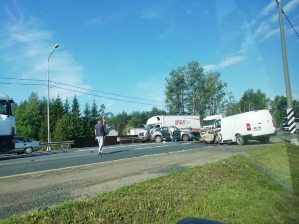 Авария произошла у села Ушаки в Ленинградской области.