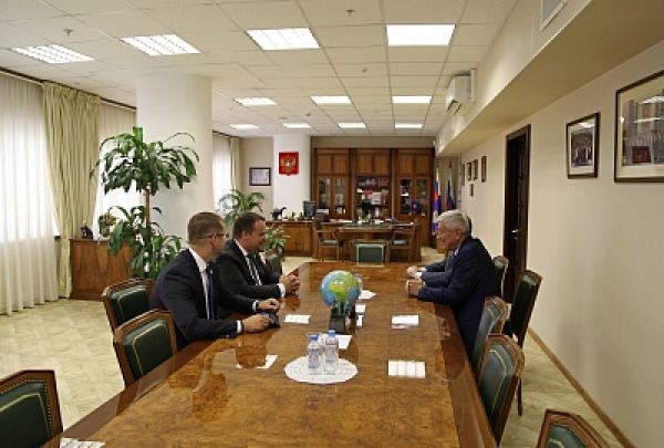 Темой встречи Андрея Никитина и Юрия Чиханчина стал контроль реализации нацпроектов.