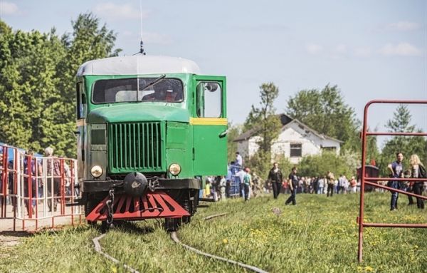 В программе фестиваля – выставка ретро-автомобилей, показ железнодорожной и торфодобывающей техники.