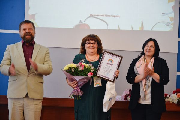 Второй год подряд в областном конкурсе «Учитель года» победила учитель из Пестовского района.