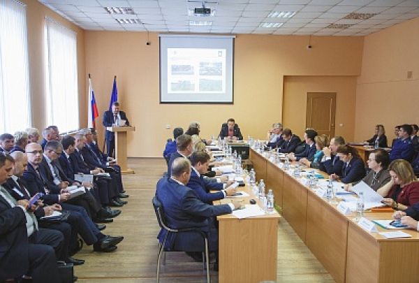 На выездном заседании правительства обсудили развитие Любытинского района.