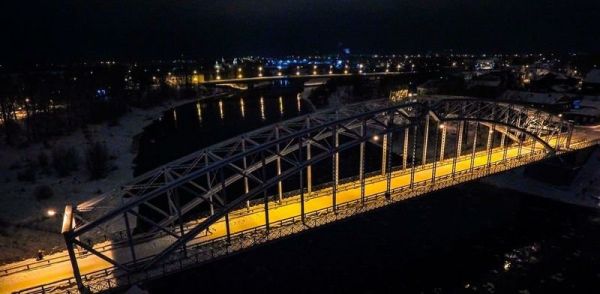 Группа активистов из Боровичей разработала проект подсветки моста.