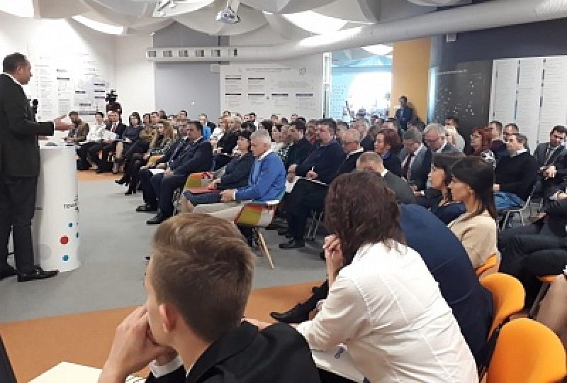 В Великом Новгороде прошёл семинар по реализации национального проекта «Производительность труда и поддержка занятости».