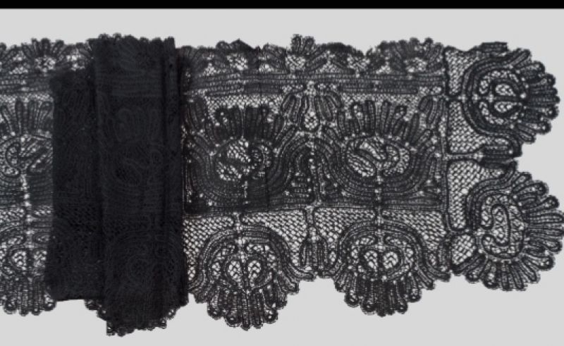 На выставке представят более 50 предметов из фондов музея. На фото – кружевной шарф, 1910-е годы.