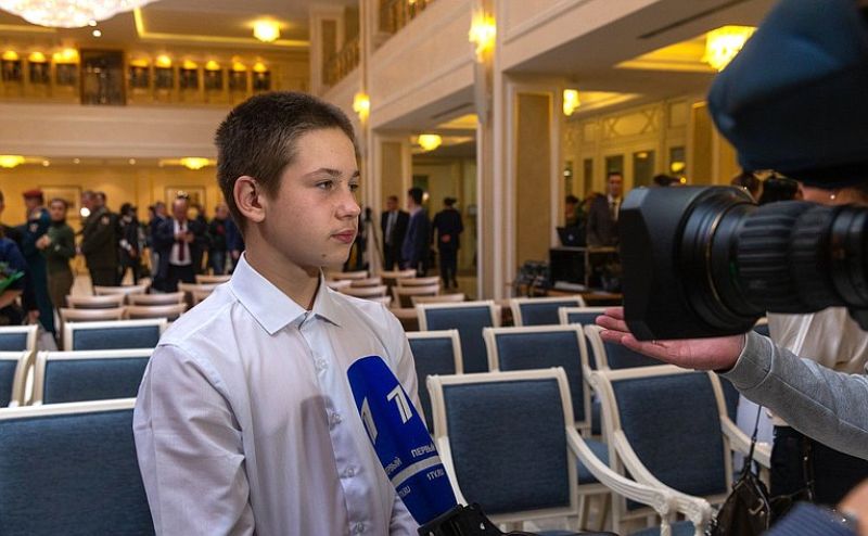 15-летний Миша Дмитриев спас двух школьников, провалившихся под лёд.