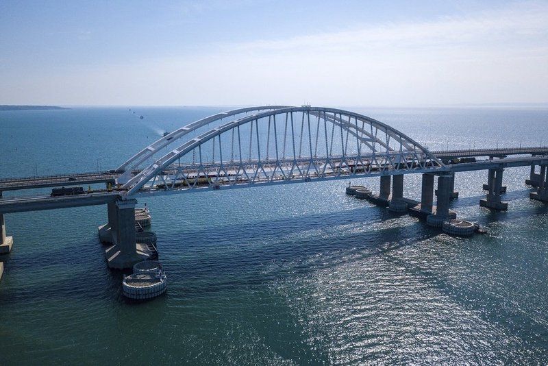 Поезда по Крымскому мосту начнут курсировать в декабре.