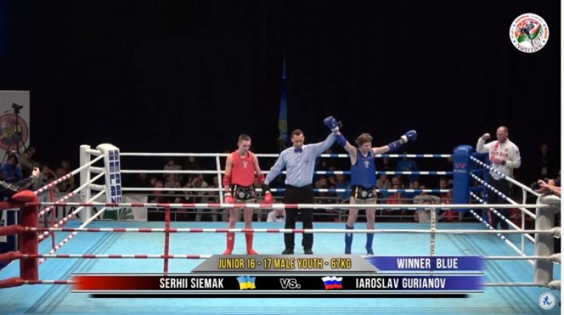 Ярослав Гурьянов одержал в финале победу над украинским спортсменом Сергеем Семаком.