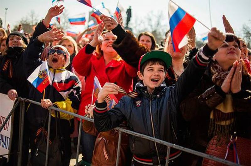 81% россиян считают себя определённо или скорее счастливыми