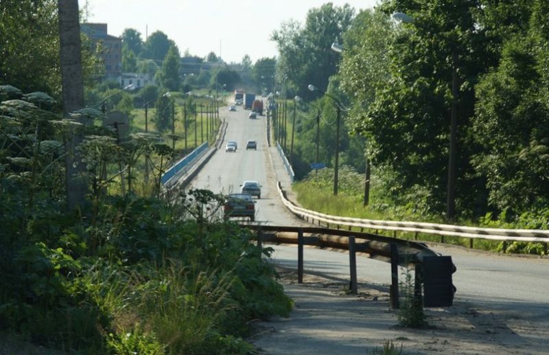 В 2020 году боровичские власти планируют разработать проекта ремонта моста в Бобровике.