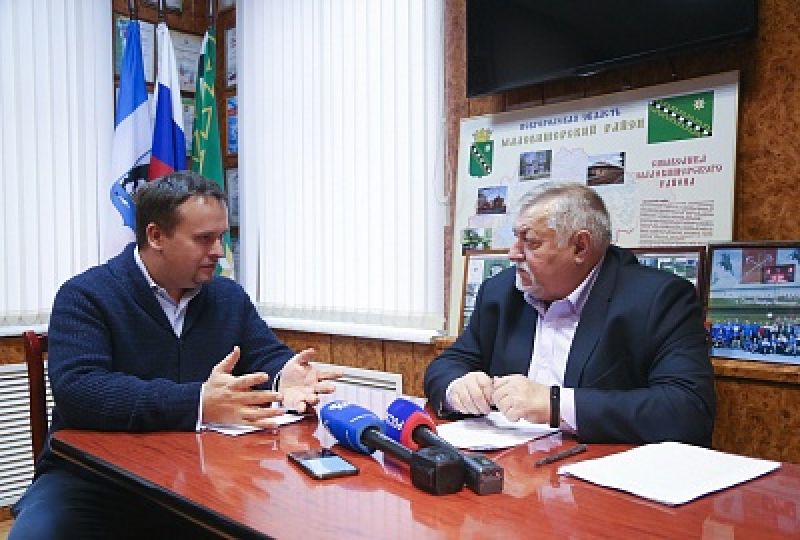 Андрей Никитин и Николай Маслов обсудили реализация проектов муниципалитета в области здравоохранения, образования и ЖКХ.