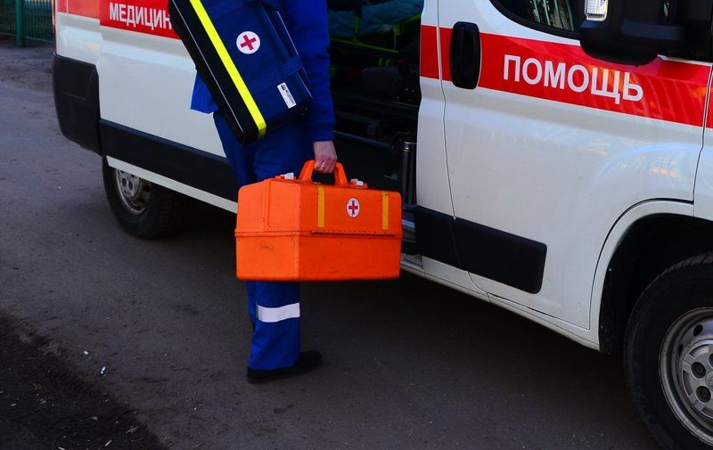 Получившего травмы пешехода доставили в Боровичскую ЦРБ.