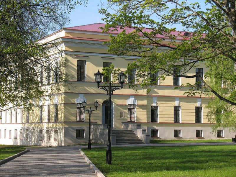 Новгородская областная библиотека была учреждена решением исполкома Новгородского областного Совета депутатов трудящихся 29 декабря 1944 года.