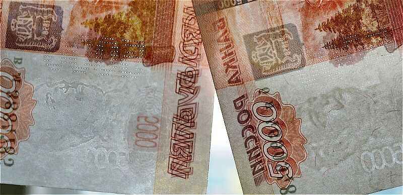 Сейчас в России в обращении больше всего банкнот номиналом одна тысяча и пять тысяч рублей, они же являются и самыми подделываемыми.