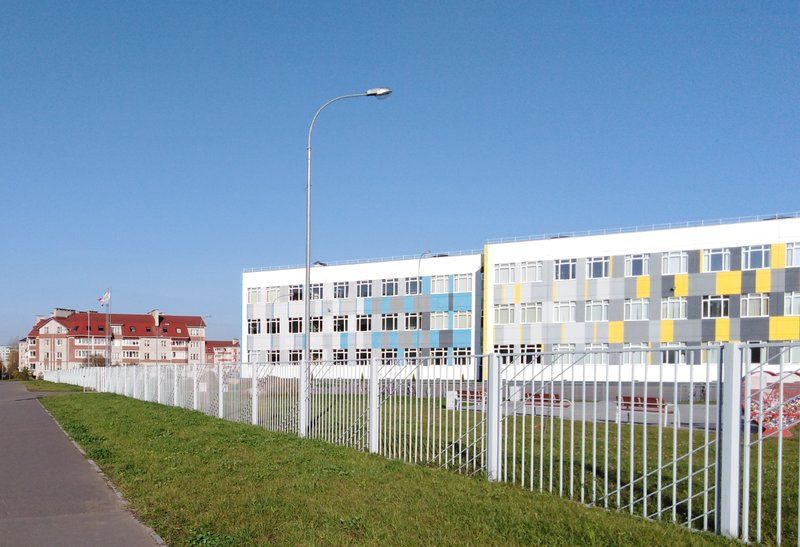 В Великом Новгороде потребность в новых школах пока закрыта. Новая школа (№37) в Великом Новгороде на улице Озерная.