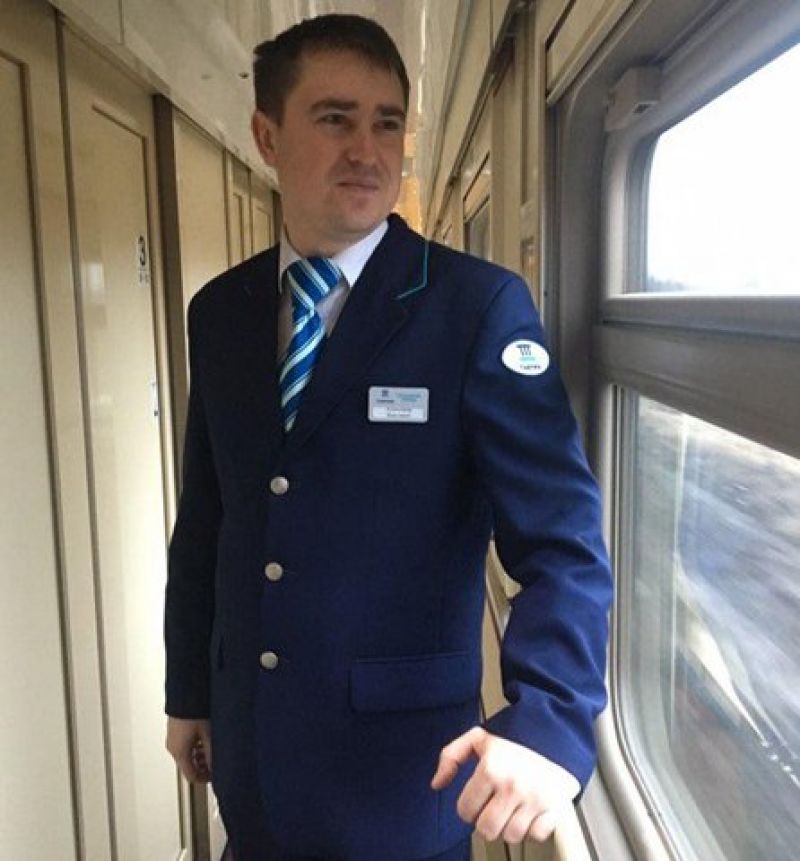Начальник первого поезда «Таврия» сообщением Петербург – Севастополь Александр Калеущенко из-за затянувшейся торжественной церемонии опоздал на свой же состав.