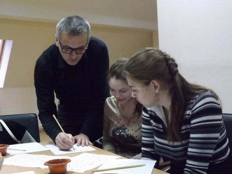 Студия была создана Михаилом Даниловым в 2012 году. Обучение проводится в течение одного учебного года, но многие учащиеся посещают студию уже несколько лет.