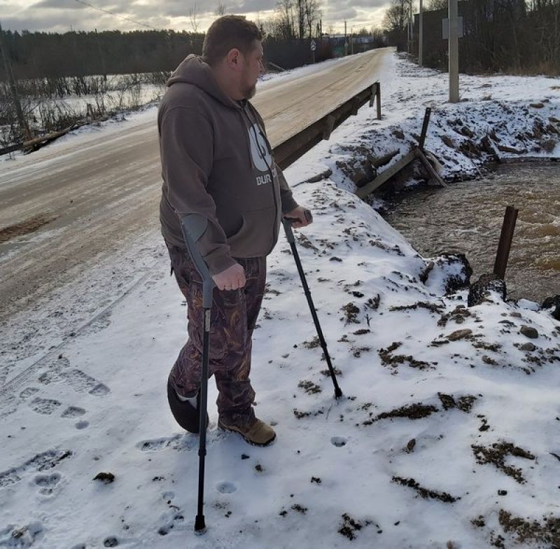 Андрей Устинов сломал ногу 12 января, через пару дней врачи сделали ему операцию. Теперь потихоньку восстанавливается.