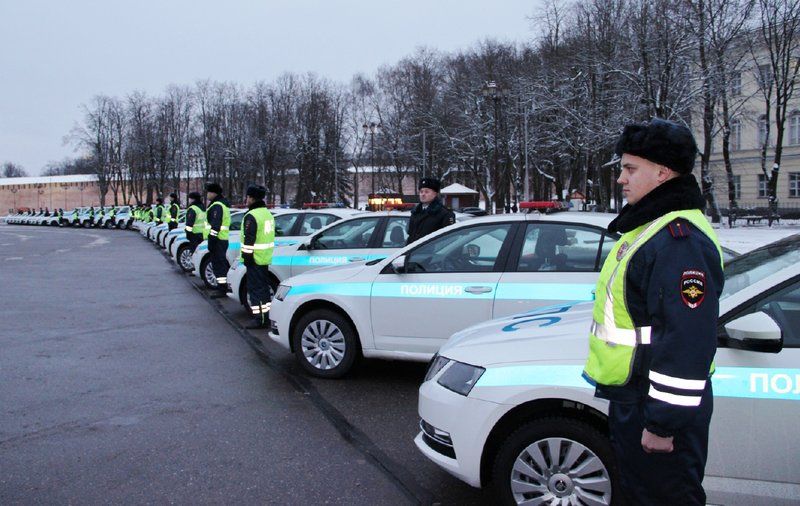 Новые автомобили отправятся в девять подразделений Госавтоинспекции области.