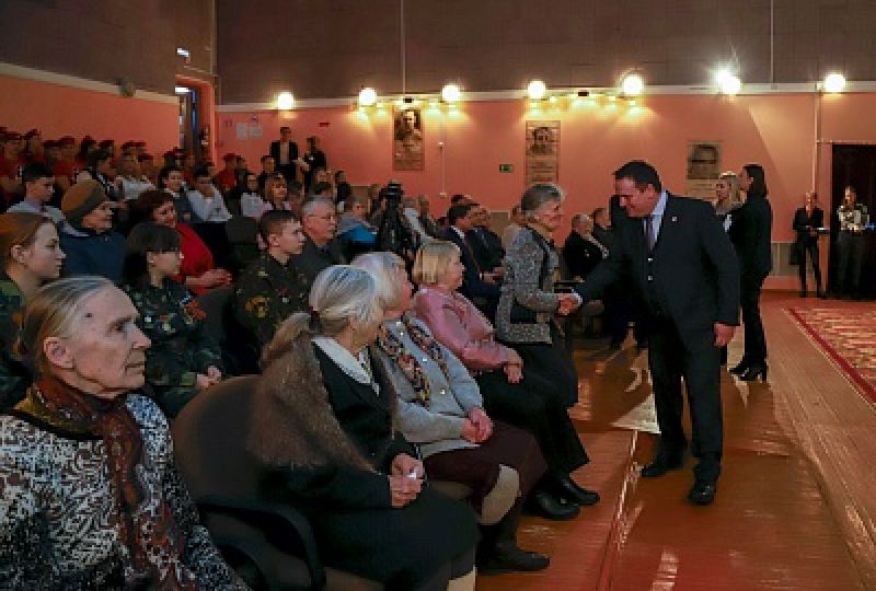 Андрей Никитин рассказал жителям Маловишерского района, как регион будет отмечать 75-летие победы в Великой Отечественной войне.