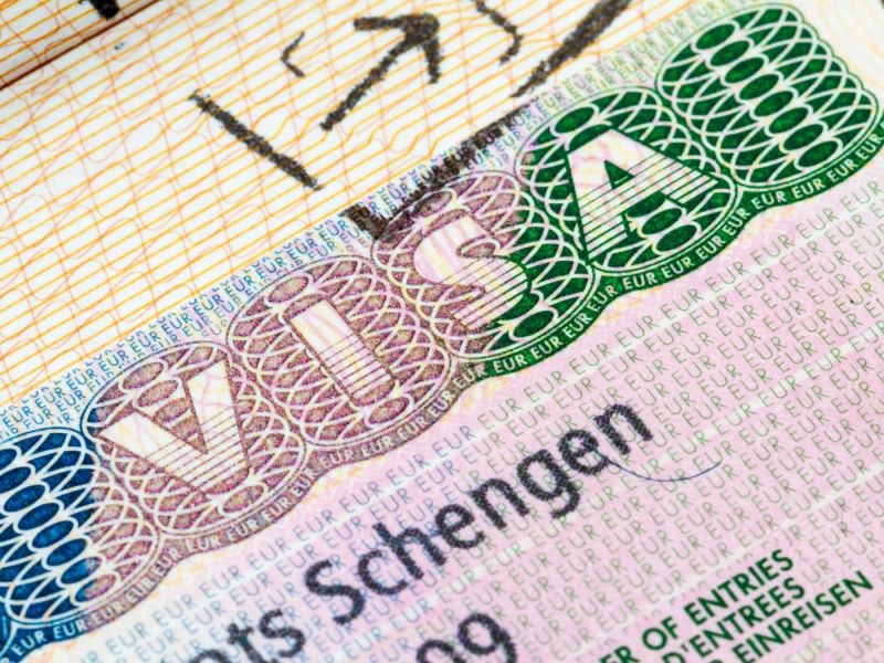 Европейский Союз повысил стоимость шенгенской визы, но для россиян цены остались прежними.