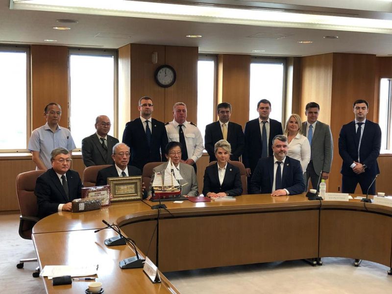 В 2019 году первый заместитель губернатора Вероника Минина, министр промышленности и торговли Илья Маленко, предприниматели и сельхозпроизводители налаживали деловые отношения в Сидзуоке.