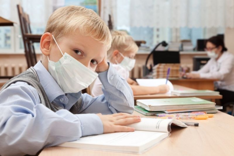 Эпидемия заболеваемости гриппом и ОРВИ в Новгородской области привело к закрытию  на карантин 37 учебных классов.