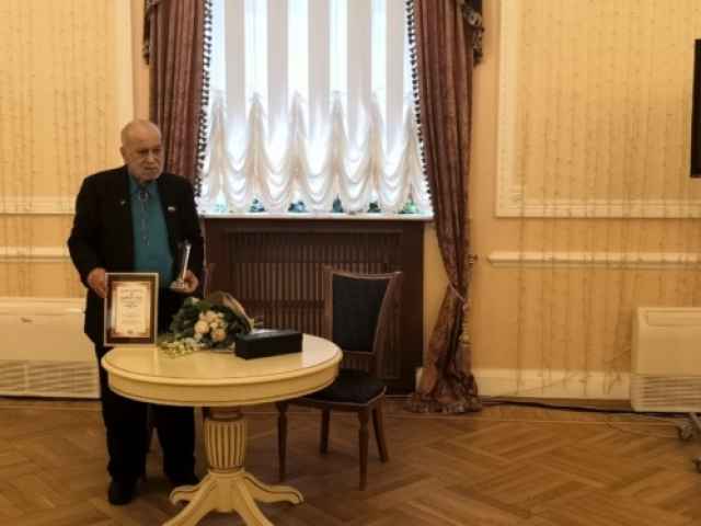 Премию «Человек года. Дорога к победе» Бедрос Киркоров получил за исполнение песни «Алёша».