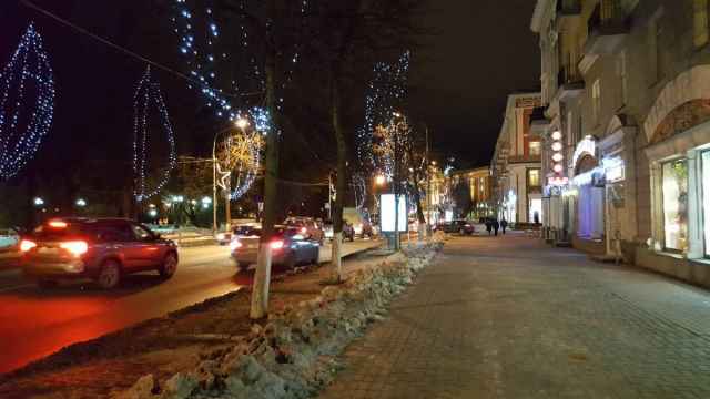 Мэр отметил, что качество уличного освещения в областном центре уступает качеству освещенности в крупных городах – Москве, Петербурге.