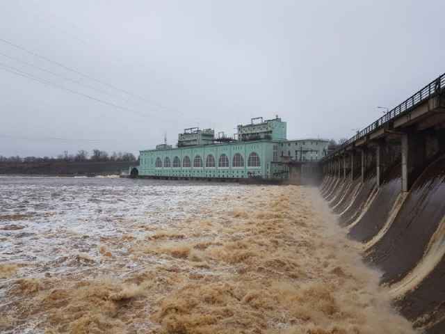 Волховская ГЭС работает в условиях повышенной водности.
